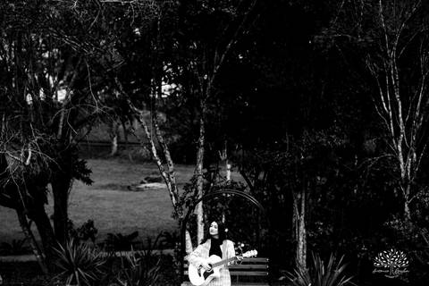 ensaio de 15 anos - fotografia de debutante - Ana Julia - violão José Bezerra - chácara da família Fiss - vestido de princesa - fotos de 15 anos - Antonio Rocha Fotografias -  memórias de 15 anos - sessão de fotos - Pelotas - Ensaio Externo - Cabine'