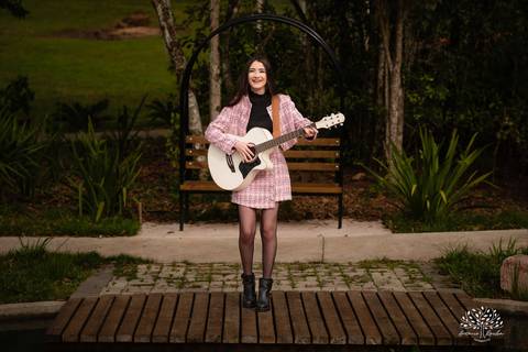ensaio de 15 anos - fotografia de debutante - Ana Julia - violão José Bezerra - chácara da família Fiss - vestido de princesa - fotos de 15 anos - Antonio Rocha Fotografias -  memórias de 15 anos - sessão de fotos - Pelotas - Ensaio Externo - Cabine'