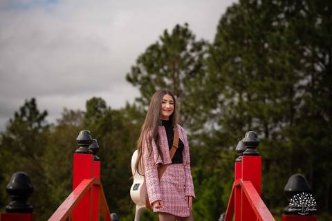 ensaio de 15 anos - fotografia de debutante - Ana Julia - violão José Bezerra - chácara da família Fiss - vestido de princesa - fotos de 15 anos - Antonio Rocha Fotografias -  memórias de 15 anos - sessão de fotos - Pelotas - Ensaio Externo - Cabine'