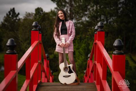 ensaio de 15 anos - fotografia de debutante - Ana Julia - violão José Bezerra - chácara da família Fiss - vestido de princesa - fotos de 15 anos - Antonio Rocha Fotografias -  memórias de 15 anos - sessão de fotos - Pelotas - Ensaio Externo - Cabine'