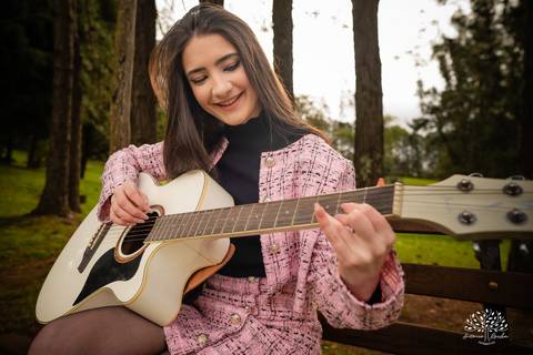 ensaio de 15 anos - fotografia de debutante - Ana Julia - violão José Bezerra - chácara da família Fiss - vestido de princesa - fotos de 15 anos - Antonio Rocha Fotografias -  memórias de 15 anos - sessão de fotos - Pelotas - Ensaio Externo - Cabine'