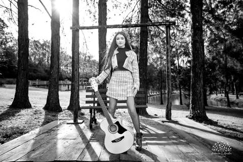 ensaio de 15 anos - fotografia de debutante - Ana Julia - violão José Bezerra - chácara da família Fiss - vestido de princesa - fotos de 15 anos - Antonio Rocha Fotografias -  memórias de 15 anos - sessão de fotos - Pelotas - Ensaio Externo - Cabine'
