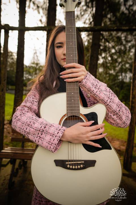 ensaio de 15 anos - fotografia de debutante - Ana Julia - violão José Bezerra - chácara da família Fiss - vestido de princesa - fotos de 15 anos - Antonio Rocha Fotografias -  memórias de 15 anos - sessão de fotos - Pelotas - Ensaio Externo - Cabine'