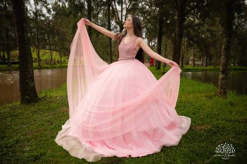 ensaio de 15 anos - fotografia de debutante - Ana Julia - violão José Bezerra - chácara da família Fiss - vestido de princesa - fotos de 15 anos - Antonio Rocha Fotografias -  memórias de 15 anos - sessão de fotos - Pelotas - Ensaio Externo - Cabine'