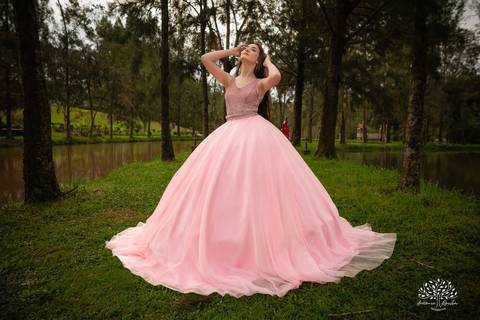 ensaio de 15 anos - fotografia de debutante - Ana Julia - violão José Bezerra - chácara da família Fiss - vestido de princesa - fotos de 15 anos - Antonio Rocha Fotografias -  memórias de 15 anos - sessão de fotos - Pelotas - Ensaio Externo - Cabine'