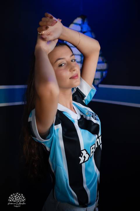 Ensaio de 15 anos - Antonielly - São Lourenço do Sul - Consulado do Grêmio - Fotografia de debutante - Fotógrafo Antonio Rocha - Paixão por futebol - Praia de São Lourenço - Debutante - Ensaio na praia - Ensaio de 15 anos - Pelotas - Camisa time - 15 anos'