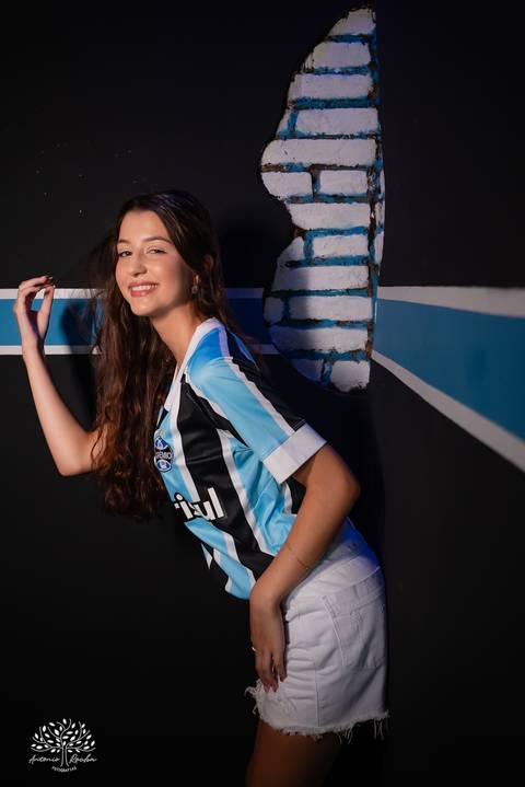 Ensaio de 15 anos - Antonielly - São Lourenço do Sul - Consulado do Grêmio - Fotografia de debutante - Fotógrafo Antonio Rocha - Paixão por futebol - Praia de São Lourenço - Debutante - Ensaio na praia - Ensaio de 15 anos - Pelotas - Camisa time - 15 anos'