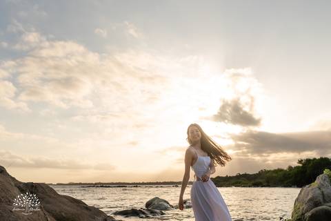 Ensaio de 15 anos - Antonielly - São Lourenço do Sul - Consulado do Grêmio - Fotografia de debutante - Fotógrafo Antonio Rocha - Paixão por futebol - Praia de São Lourenço - Debutante - Ensaio na praia - Ensaio de 15 anos - Pelotas - Camisa time - 15 anos'