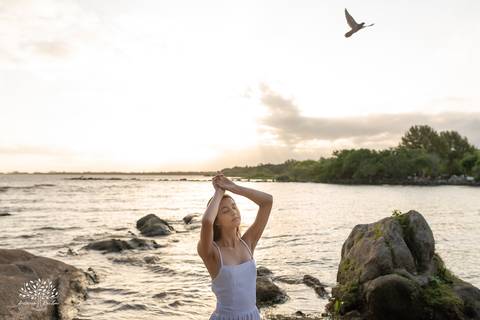 Ensaio de 15 anos - Antonielly - São Lourenço do Sul - Consulado do Grêmio - Fotografia de debutante - Fotógrafo Antonio Rocha - Paixão por futebol - Praia de São Lourenço - Debutante - Ensaio na praia - Ensaio de 15 anos - Pelotas - Camisa time - 15 anos'