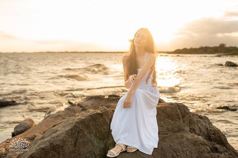 Ensaio de 15 anos - Antonielly - São Lourenço do Sul - Consulado do Grêmio - Fotografia de debutante - Fotógrafo Antonio Rocha - Paixão por futebol - Praia de São Lourenço - Debutante - Ensaio na praia - Ensaio de 15 anos - Pelotas - Camisa time - 15 anos'