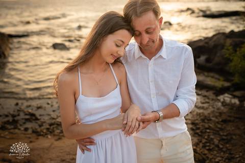 Ensaio de 15 anos - Antonielly - São Lourenço do Sul - Consulado do Grêmio - Fotografia de debutante - Fotógrafo Antonio Rocha - Paixão por futebol - Praia de São Lourenço - Debutante - Ensaio na praia - Ensaio de 15 anos - Pelotas - Camisa time - 15 anos'