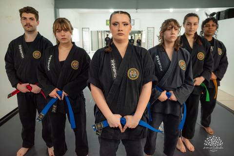 ensaio 15 anos - fotografia de 15 anos - Ana Carolina - personalidade forte - hapkido - ensaio personalizado - Antonio Rocha Fotografias - Cafeteria do Engenho - fotos com amigos - fotos de família – Pelotas – Antonio Rocha Fotografias - Debutante'