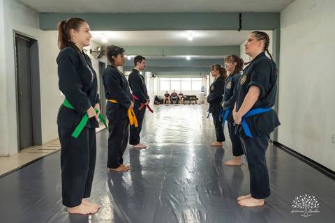 ensaio 15 anos - fotografia de 15 anos - Ana Carolina - personalidade forte - hapkido - ensaio personalizado - Antonio Rocha Fotografias - Cafeteria do Engenho - fotos com amigos - fotos de família – Pelotas – Antonio Rocha Fotografias - Debutante'