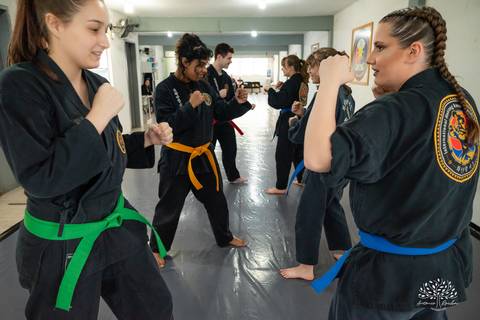 ensaio 15 anos - fotografia de 15 anos - Ana Carolina - personalidade forte - hapkido - ensaio personalizado - Antonio Rocha Fotografias - Cafeteria do Engenho - fotos com amigos - fotos de família – Pelotas – Antonio Rocha Fotografias - Debutante'