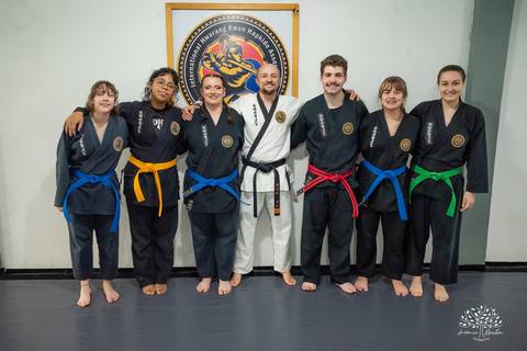 ensaio 15 anos - fotografia de 15 anos - Ana Carolina - personalidade forte - hapkido - ensaio personalizado - Antonio Rocha Fotografias - Cafeteria do Engenho - fotos com amigos - fotos de família – Pelotas – Antonio Rocha Fotografias - Debutante'