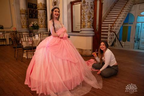 festa - 15 anos - Ana Julia - debutante - vestido - escadaria - Aleluia - dança - celebração - família - amigos - cliques - presentes - emoção - carinho - Antonio Rocha Fotografias – Pelotas – Clube Caixeral - Debutante Cantora - Violão'