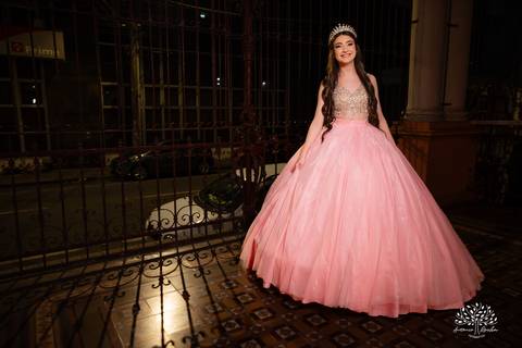 festa - 15 anos - Ana Julia - debutante - vestido - escadaria - Aleluia - dança - celebração - família - amigos - cliques - presentes - emoção - carinho - Antonio Rocha Fotografias – Pelotas – Clube Caixeral - Debutante Cantora - Violão'