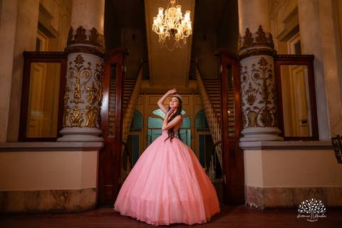 festa - 15 anos - Ana Julia - debutante - vestido - escadaria - Aleluia - dança - celebração - família - amigos - cliques - presentes - emoção - carinho - Antonio Rocha Fotografias – Pelotas – Clube Caixeral - Debutante Cantora - Violão'