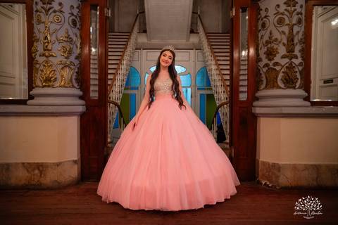 festa - 15 anos - Ana Julia - debutante - vestido - escadaria - Aleluia - dança - celebração - família - amigos - cliques - presentes - emoção - carinho - Antonio Rocha Fotografias – Pelotas – Clube Caixeral - Debutante Cantora - Violão'