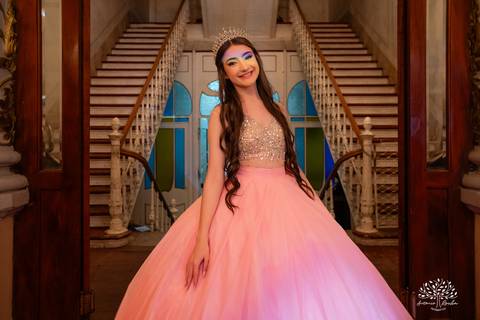 festa - 15 anos - Ana Julia - debutante - vestido - escadaria - Aleluia - dança - celebração - família - amigos - cliques - presentes - emoção - carinho - Antonio Rocha Fotografias – Pelotas – Clube Caixeral - Debutante Cantora - Violão'