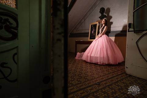 festa - 15 anos - Ana Julia - debutante - vestido - escadaria - Aleluia - dança - celebração - família - amigos - cliques - presentes - emoção - carinho - Antonio Rocha Fotografias – Pelotas – Clube Caixeral - Debutante Cantora - Violão'