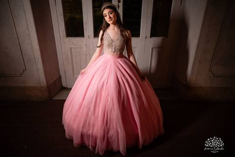 festa - 15 anos - Ana Julia - debutante - vestido - escadaria - Aleluia - dança - celebração - família - amigos - cliques - presentes - emoção - carinho - Antonio Rocha Fotografias – Pelotas – Clube Caixeral - Debutante Cantora - Violão'