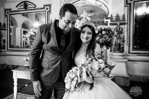 festa - 15 anos - Ana Julia - debutante - vestido - escadaria - Aleluia - dança - celebração - família - amigos - cliques - presentes - emoção - carinho - Antonio Rocha Fotografias – Pelotas – Clube Caixeral - Debutante Cantora - Violão'