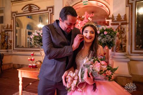 festa - 15 anos - Ana Julia - debutante - vestido - escadaria - Aleluia - dança - celebração - família - amigos - cliques - presentes - emoção - carinho - Antonio Rocha Fotografias – Pelotas – Clube Caixeral - Debutante Cantora - Violão'