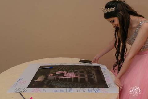 festa - 15 anos - Ana Julia - debutante - vestido - escadaria - Aleluia - dança - celebração - família - amigos - cliques - presentes - emoção - carinho - Antonio Rocha Fotografias – Pelotas – Clube Caixeral - Debutante Cantora - Violão'