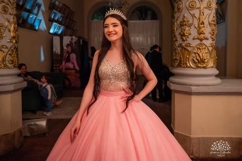 festa - 15 anos - Ana Julia - debutante - vestido - escadaria - Aleluia - dança - celebração - família - amigos - cliques - presentes - emoção - carinho - Antonio Rocha Fotografias – Pelotas – Clube Caixeral - Debutante Cantora - Violão'