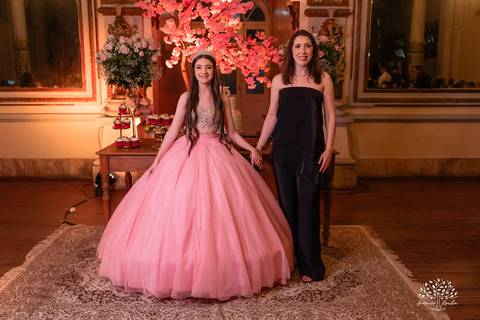 festa - 15 anos - Ana Julia - debutante - vestido - escadaria - Aleluia - dança - celebração - família - amigos - cliques - presentes - emoção - carinho - Antonio Rocha Fotografias – Pelotas – Clube Caixeral - Debutante Cantora - Violão'