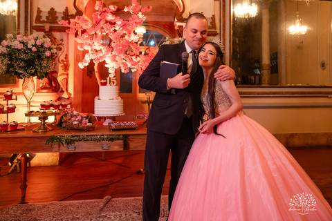 festa - 15 anos - Ana Julia - debutante - vestido - escadaria - Aleluia - dança - celebração - família - amigos - cliques - presentes - emoção - carinho - Antonio Rocha Fotografias – Pelotas – Clube Caixeral - Debutante Cantora - Violão'