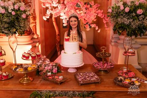 festa - 15 anos - Ana Julia - debutante - vestido - escadaria - Aleluia - dança - celebração - família - amigos - cliques - presentes - emoção - carinho - Antonio Rocha Fotografias – Pelotas – Clube Caixeral - Debutante Cantora - Violão'