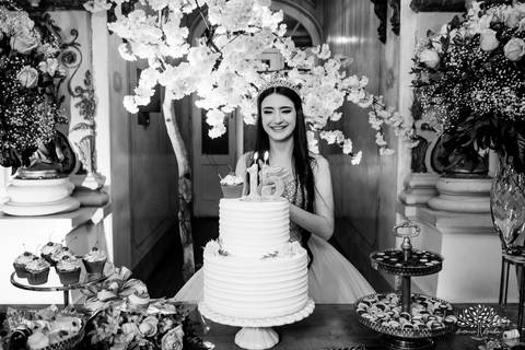 festa - 15 anos - Ana Julia - debutante - vestido - escadaria - Aleluia - dança - celebração - família - amigos - cliques - presentes - emoção - carinho - Antonio Rocha Fotografias – Pelotas – Clube Caixeral - Debutante Cantora - Violão'