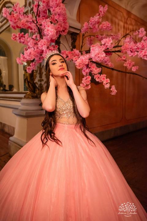 festa - 15 anos - Ana Julia - debutante - vestido - escadaria - Aleluia - dança - celebração - família - amigos - cliques - presentes - emoção - carinho - Antonio Rocha Fotografias – Pelotas – Clube Caixeral - Debutante Cantora - Violão'