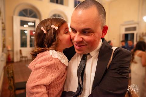 festa - 15 anos - Ana Julia - debutante - vestido - escadaria - Aleluia - dança - celebração - família - amigos - cliques - presentes - emoção - carinho - Antonio Rocha Fotografias – Pelotas – Clube Caixeral - Debutante Cantora - Violão'