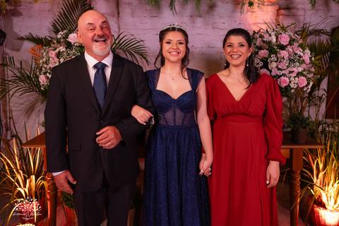 15 anos - Bruna - celebração - Day Spa - família - amigos - mesa de doces - emoções - dança - valsa - homenagens - festa - Antonio Rocha Fotografias - Fazenda do Sobrado - São Lourenço do Sul - Pelotas - Dj Guilherme - Vestido Debutante - Fotografia de 15'