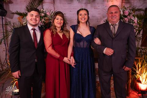 15 anos - Bruna - celebração - Day Spa - família - amigos - mesa de doces - emoções - dança - valsa - homenagens - festa - Antonio Rocha Fotografias - Fazenda do Sobrado - São Lourenço do Sul - Pelotas - Dj Guilherme - Vestido Debutante - Fotografia de 15'