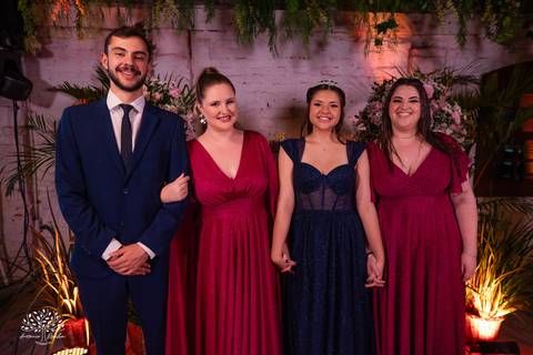 15 anos - Bruna - celebração - Day Spa - família - amigos - mesa de doces - emoções - dança - valsa - homenagens - festa - Antonio Rocha Fotografias - Fazenda do Sobrado - São Lourenço do Sul - Pelotas - Dj Guilherme - Vestido Debutante - Fotografia de 15'