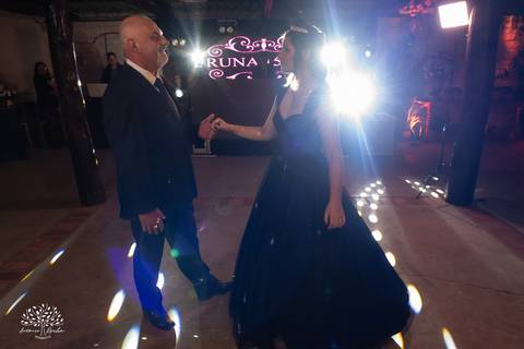 15 anos - Bruna - celebração - Day Spa - família - amigos - mesa de doces - emoções - dança - valsa - homenagens - festa - Antonio Rocha Fotografias - Fazenda do Sobrado - São Lourenço do Sul - Pelotas - Dj Guilherme - Vestido Debutante - Fotografia de 15'