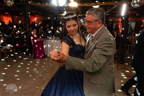 15 anos - Bruna - celebração - Day Spa - família - amigos - mesa de doces - emoções - dança - valsa - homenagens - festa - Antonio Rocha Fotografias - Fazenda do Sobrado - São Lourenço do Sul - Pelotas - Dj Guilherme - Vestido Debutante - Fotografia de 15'