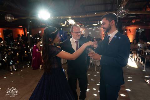 15 anos - Bruna - celebração - Day Spa - família - amigos - mesa de doces - emoções - dança - valsa - homenagens - festa - Antonio Rocha Fotografias - Fazenda do Sobrado - São Lourenço do Sul - Pelotas - Dj Guilherme - Vestido Debutante - Fotografia de 15'