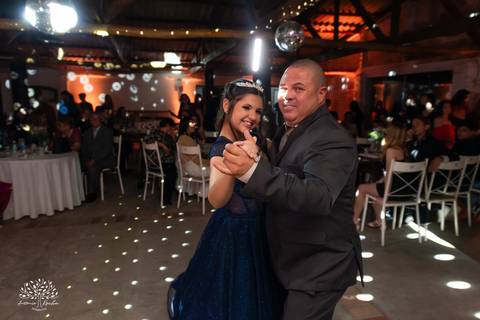 15 anos - Bruna - celebração - Day Spa - família - amigos - mesa de doces - emoções - dança - valsa - homenagens - festa - Antonio Rocha Fotografias - Fazenda do Sobrado - São Lourenço do Sul - Pelotas - Dj Guilherme - Vestido Debutante - Fotografia de 15'