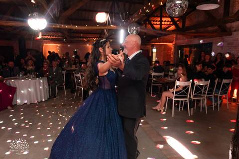 15 anos - Bruna - celebração - Day Spa - família - amigos - mesa de doces - emoções - dança - valsa - homenagens - festa - Antonio Rocha Fotografias - Fazenda do Sobrado - São Lourenço do Sul - Pelotas - Dj Guilherme - Vestido Debutante - Fotografia de 15'