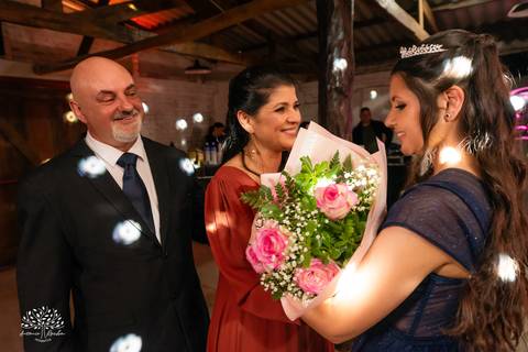 15 anos - Bruna - celebração - Day Spa - família - amigos - mesa de doces - emoções - dança - valsa - homenagens - festa - Antonio Rocha Fotografias - Fazenda do Sobrado - São Lourenço do Sul - Pelotas - Dj Guilherme - Vestido Debutante - Fotografia de 15'