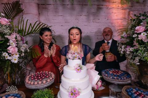 15 anos - Bruna - celebração - Day Spa - família - amigos - mesa de doces - emoções - dança - valsa - homenagens - festa - Antonio Rocha Fotografias - Fazenda do Sobrado - São Lourenço do Sul - Pelotas - Dj Guilherme - Vestido Debutante - Fotografia de 15'