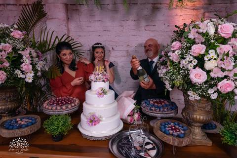 15 anos - Bruna - celebração - Day Spa - família - amigos - mesa de doces - emoções - dança - valsa - homenagens - festa - Antonio Rocha Fotografias - Fazenda do Sobrado - São Lourenço do Sul - Pelotas - Dj Guilherme - Vestido Debutante - Fotografia de 15'