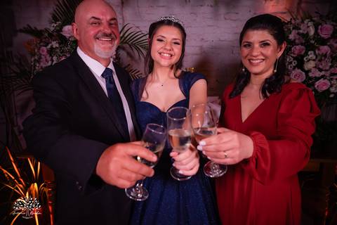 15 anos - Bruna - celebração - Day Spa - família - amigos - mesa de doces - emoções - dança - valsa - homenagens - festa - Antonio Rocha Fotografias - Fazenda do Sobrado - São Lourenço do Sul - Pelotas - Dj Guilherme - Vestido Debutante - Fotografia de 15'