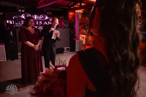 15 anos - Bruna - celebração - Day Spa - família - amigos - mesa de doces - emoções - dança - valsa - homenagens - festa - Antonio Rocha Fotografias - Fazenda do Sobrado - São Lourenço do Sul - Pelotas - Dj Guilherme - Vestido Debutante - Fotografia de 15'