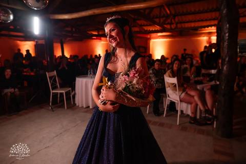 15 anos - Bruna - celebração - Day Spa - família - amigos - mesa de doces - emoções - dança - valsa - homenagens - festa - Antonio Rocha Fotografias - Fazenda do Sobrado - São Lourenço do Sul - Pelotas - Dj Guilherme - Vestido Debutante - Fotografia de 15'